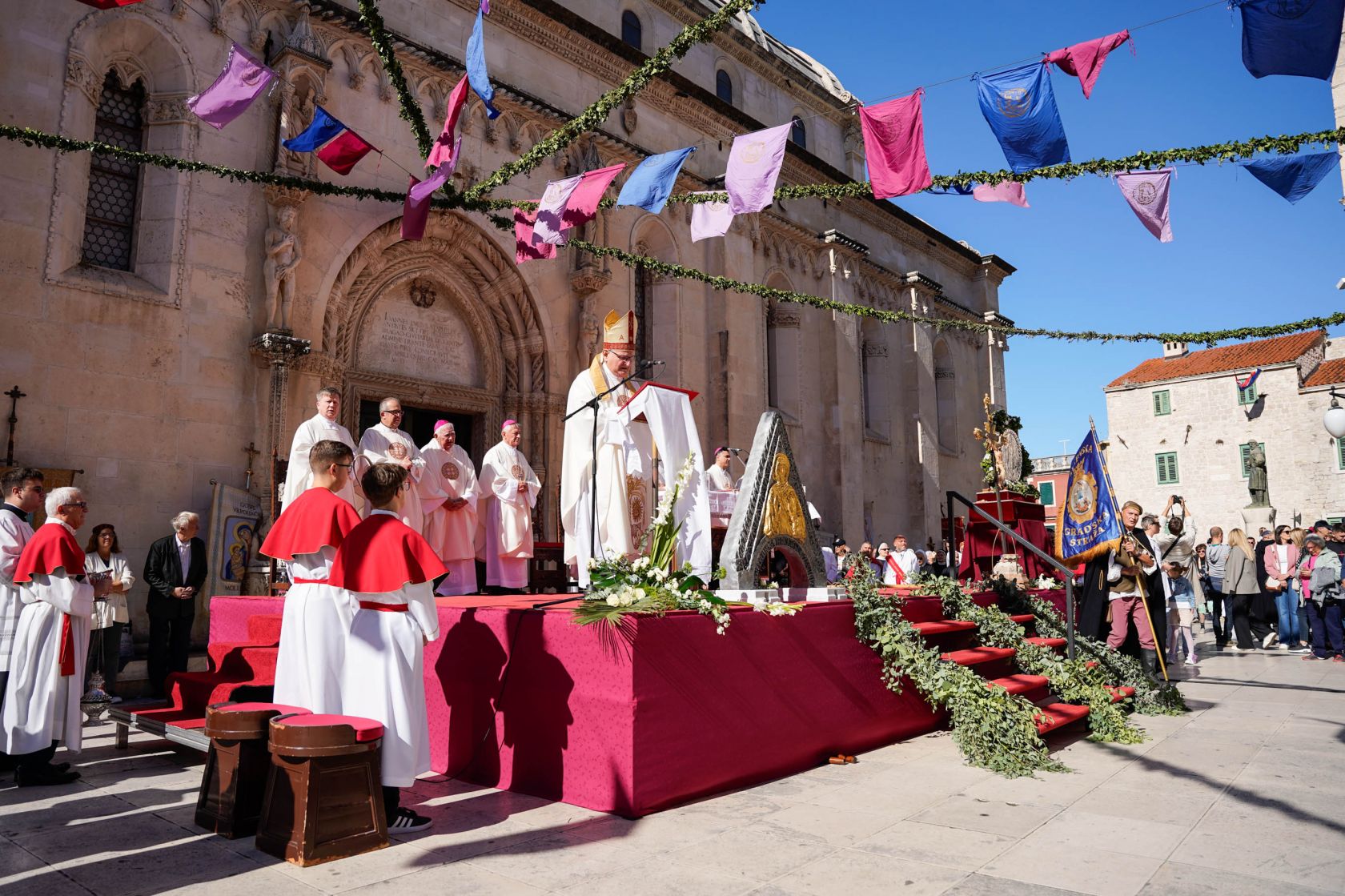  Održana svečana procesija i sveta misa u povodu Dana grada Šibenika i blagdana svetog Mihovila 